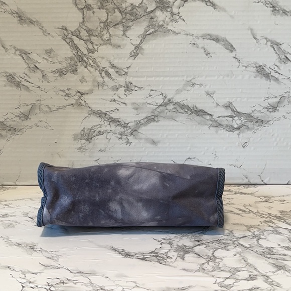 BARNEYS NEW YORK ICON MAKEUP POUCH DENIM TIE DYE PINTED WITH PINK ZIPPER NEW - Picture 8 of 14